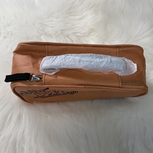 NWT Kiehl’s East Village NYC Skin Care/Makeup Travel Case With Handle/Tan/Brown - Picture 3 of 7